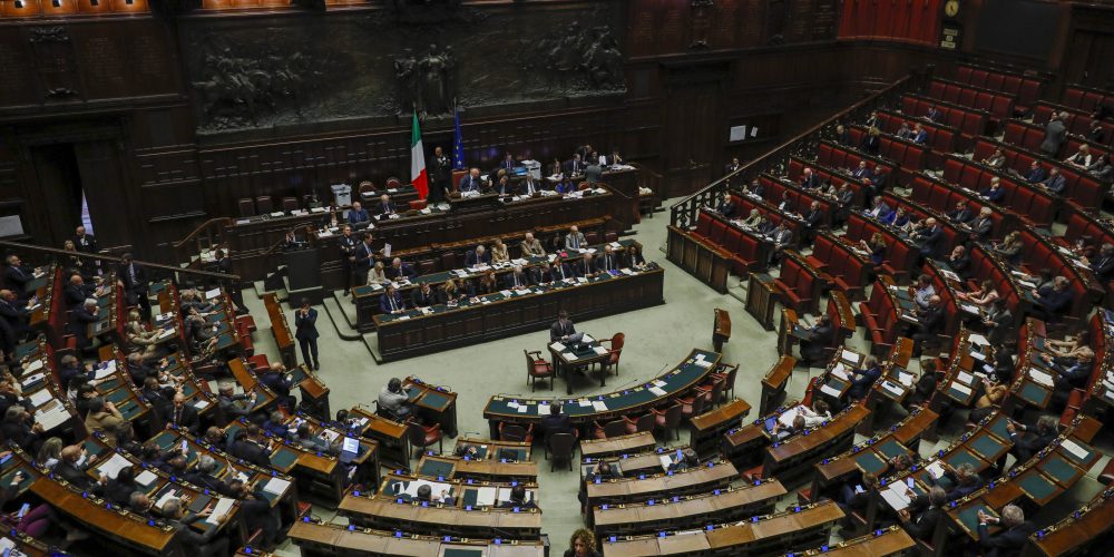 Data center, telemarketing e guida autonoma: perché il Governo non lascia fare al Parlamento?