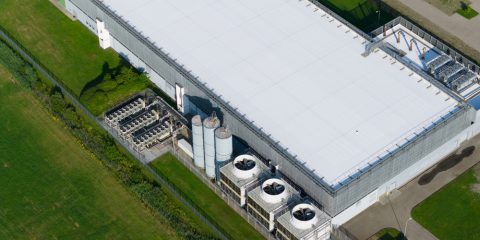 Silicon Valley, due mega data center restano fermi: mancano 100 megawatt di energia per l’AI