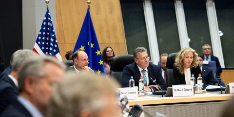 Big Tech. Gli USA minacciano ancora l’Ue: “Meno regole digitali o niente taglio dei dazi”