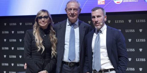 Crisi TLC, Durigon: “Governo a lavoro con Telco per piano industriale”. Urso: “Collaborazione con OTT sui costi reti”. Le richieste dei sindacati