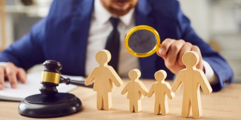 Famiglia nel bosco: 42.000 i bambini via dai genitori in Italia