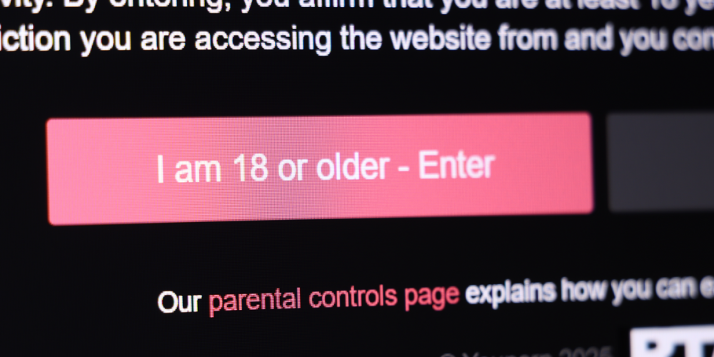 Siti porno, scatta la verifica dell’età ma è ancora troppo facile aggirarla