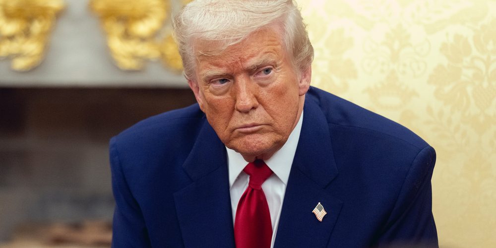 Stop ai dazi illegali, ma Trump ne firma altri al 15%. Salta l’accordo con l’Ue?