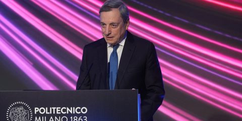 Draghi: “L’Ue rischia la stagnazione se non corre sull’AI”