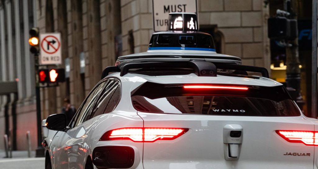 waymo guida autonoma robotaxi