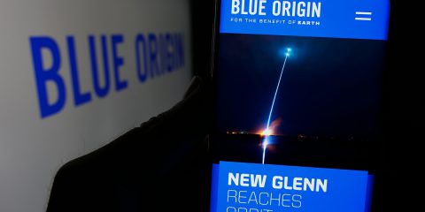 Blue Origin di Jeff Bezos lancia una nuova costellazione di 5.400 satelliti per sfidare Starlink dal 2027