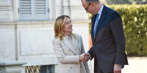 La Tribune: “Roma e Berlino vogliono Starlink e non GovSatCom. Scontro con Parigi”