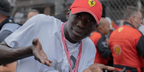 Khaby Lame cede Step Distinctive per 975 milioni di dollari. Nel piano anche un gemello digitale basato sull’AI