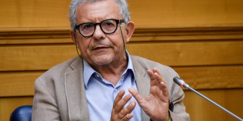 “La tecnologia è politica aumentata nella guerra ibrida”. Il nuovo saggio di Michele Mezza