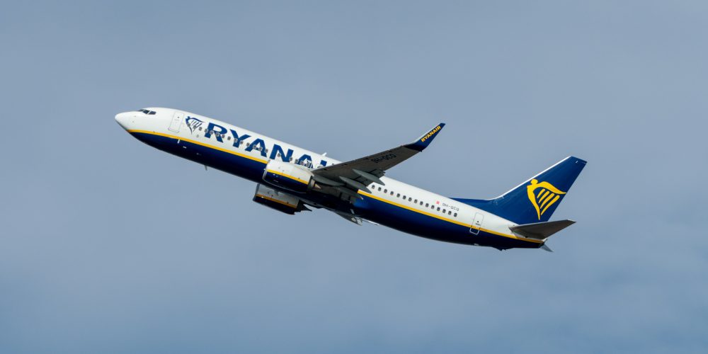 Musk che vuole comprarsi Ryanair, perché non adotta Starlink. Il nuovo monopolio digitale del padrone non decolla