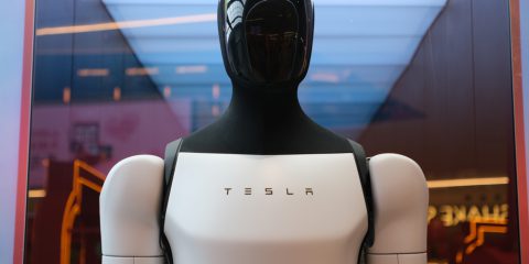 Per Musk i robot umanoidi Optimus saranno la principale fonte di ricavo di Tesla