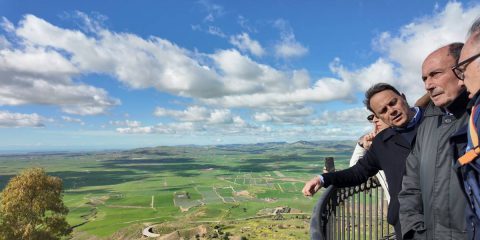 La Giornata Parlamentare. Ponte sullo stretto o risanamento ambientale? Scontro sui fondi