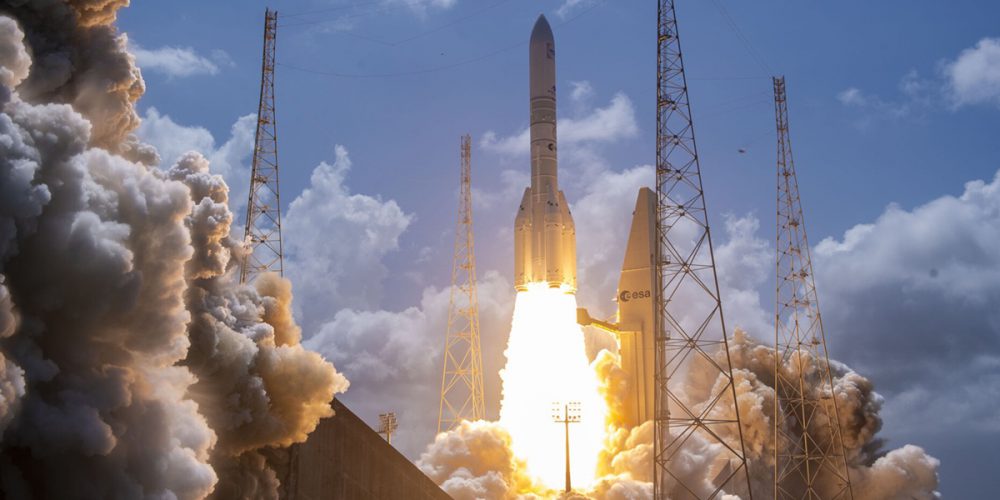 Amazon LEO lancerà 4.500 satelliti entro il 2032 e lo farà dall’Europa