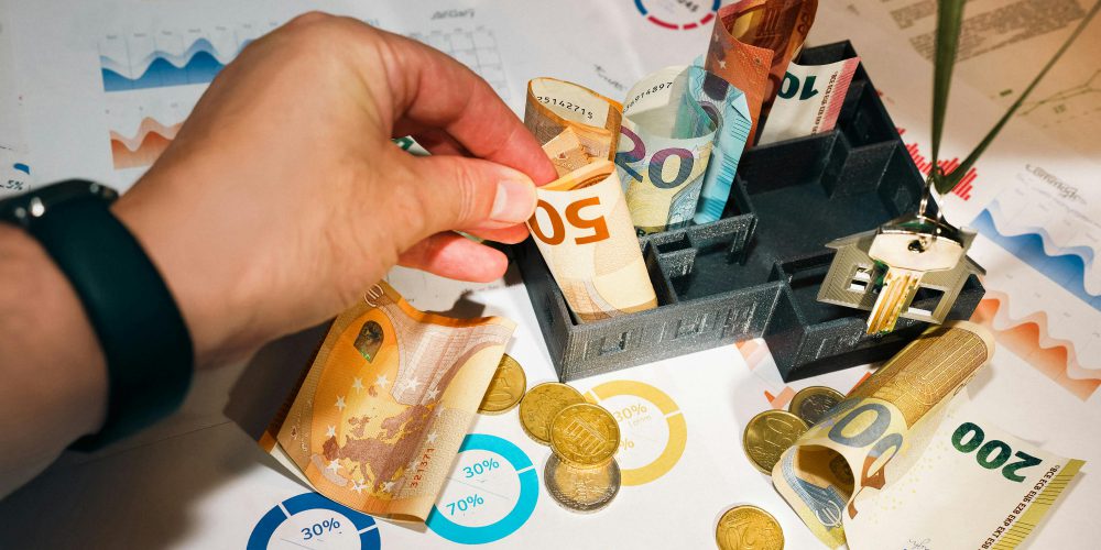 Luce e gas, il prezzo all’ingrosso aumenta: è il momento di bloccare il costo?