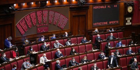 La Giornata Parlamentare. Via libera al Decreto Sicurezza. Toni sempre alti sul referendum