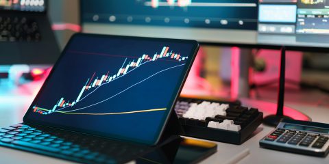 Caro energia, il prezzo fisso è l’unico scudo contro i rincari per i consumatori