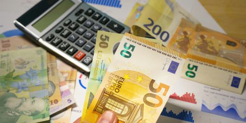 PUN e PSV in leggero calo a febbraio, ma le tensioni geopolitiche spingono i prezzi all’insù