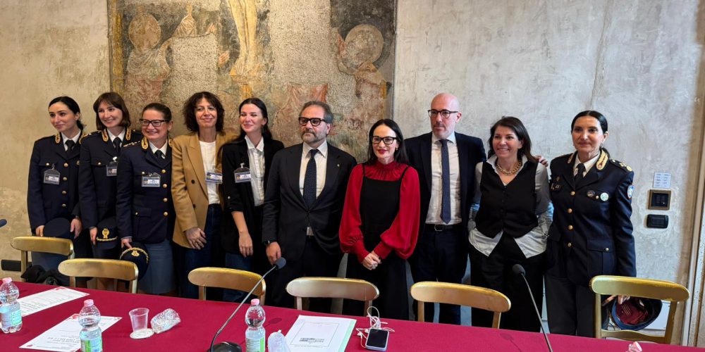 Fastweb + Vodafone e Polizia di Stato, al via il podcast dedicato alle donne contro la violenza di genere online