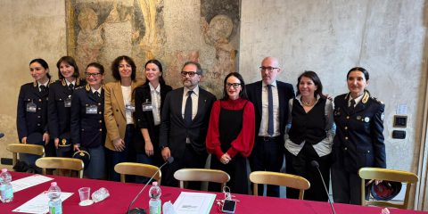 Fastweb + Vodafone e Polizia di Stato, al via il podcast dedicato alle donne contro la violenza di genere online